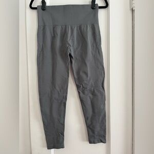 HALARA Charcoal Gray Butt Cinch 7/8 length Leggings